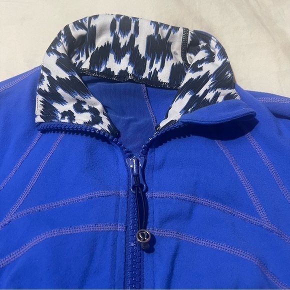 Lululemon Athletica Blue Fitted Long Sleeve Mandarin Collar Top - Picture 3 of 5